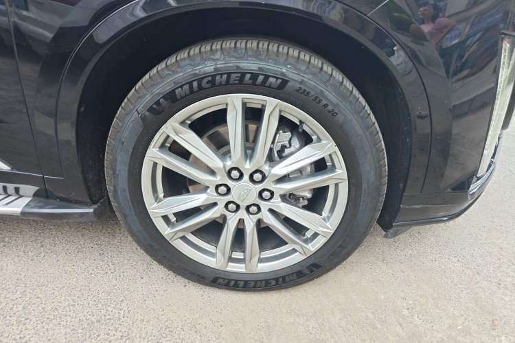 Used Cadillac XT6 2021 2.0T 7-Seater Four-Wheel Drive Luxury Version Right Front Wheel Hub