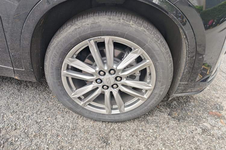 Used Cadillac XT6 2021 2.0T Six-Seater Four-Wheel-Drive Luxury Version Right Front Wheel Hub