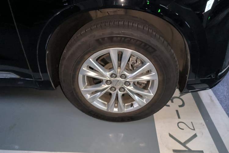 Used Cadillac XT6 2021 28T 7-Seater Four-Wheel Drive Luxury Version Right Front Wheel Hub