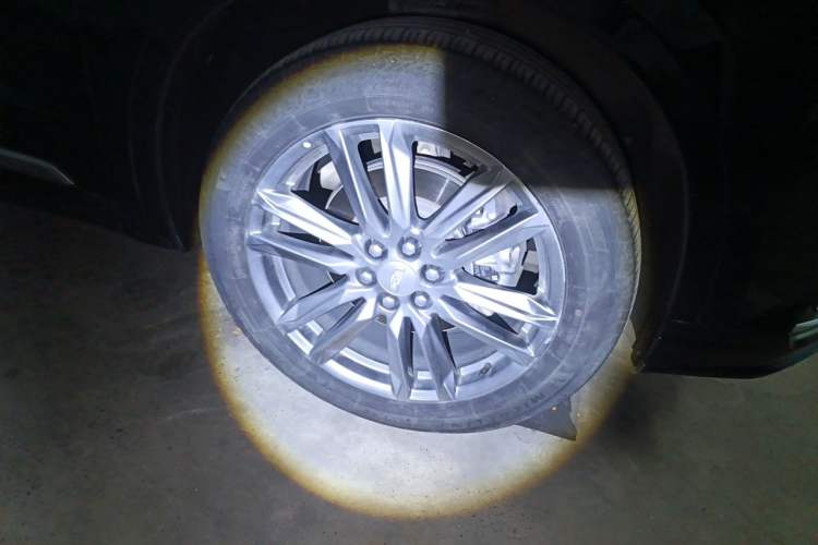 Used Cadillac XT6 2021 2.0T 7-Seater Four-Wheel Drive Luxury Version Right Front Wheel Hub