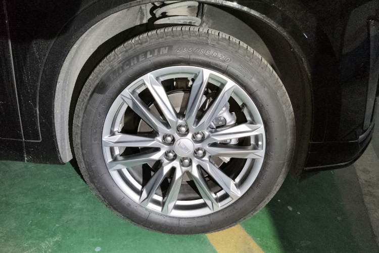 Used Cadillac XT6 2021 2.0T 6-Seater Two-Wheel Drive Luxury Version Right Front Wheel Hub