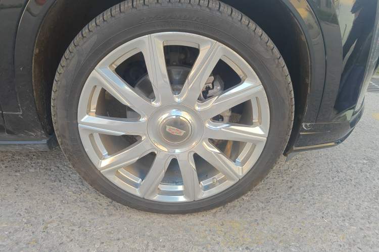 Used Cadillac XT6 2021 Revised Version 2.0T 6-Seater Four-Wheel Drive Premium Edition Right Front Wheel Hub