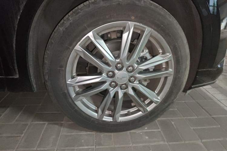 Used Cadillac XT6 2021 2.0T Six-Seater Four-Wheel-Drive Luxury Version Right Front Wheel Hub