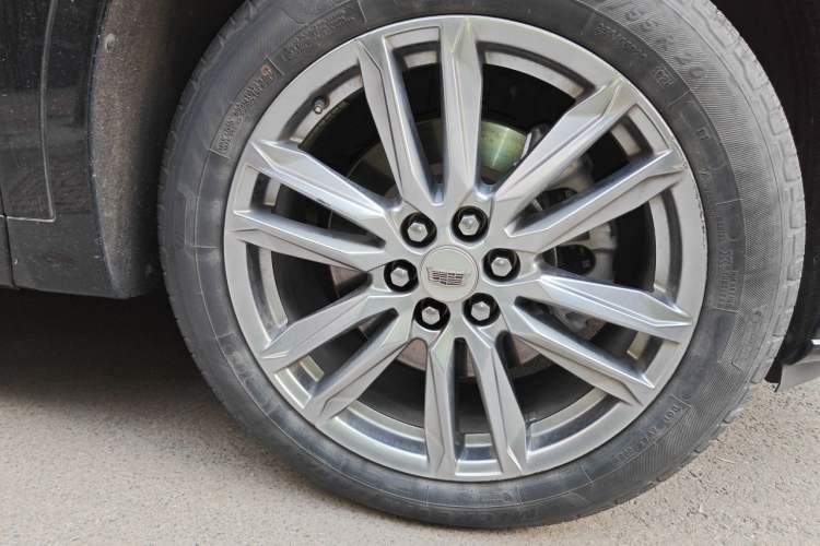 Used Cadillac XT6 2021 2.0T Six-Seater Four-Wheel-Drive Luxury Version Right Front Wheel Hub