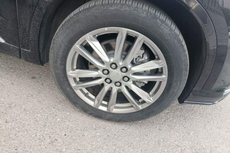 Used Cadillac XT6 2021 2.0T Six-Seater Four-Wheel-Drive Luxury Version Right Front Wheel Hub