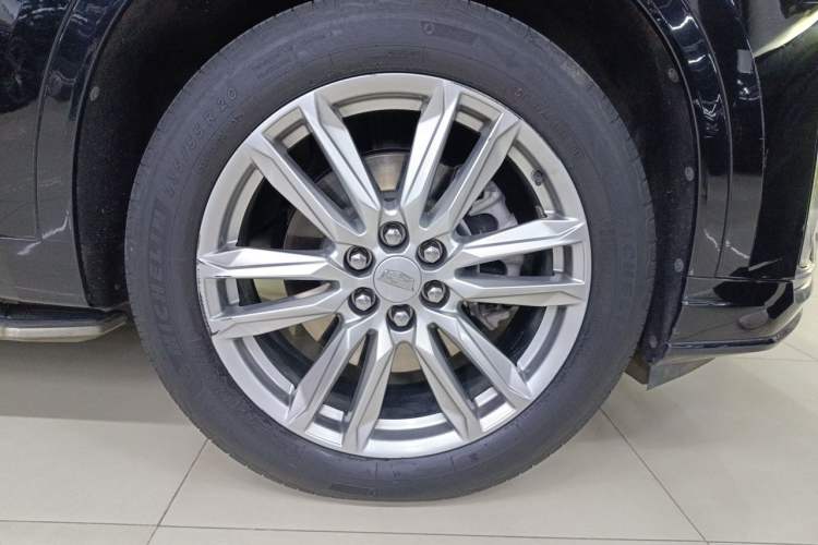 Used Cadillac XT6 2021 2.0T Six-Seater Four-Wheel-Drive Luxury Version Right Front Wheel Hub