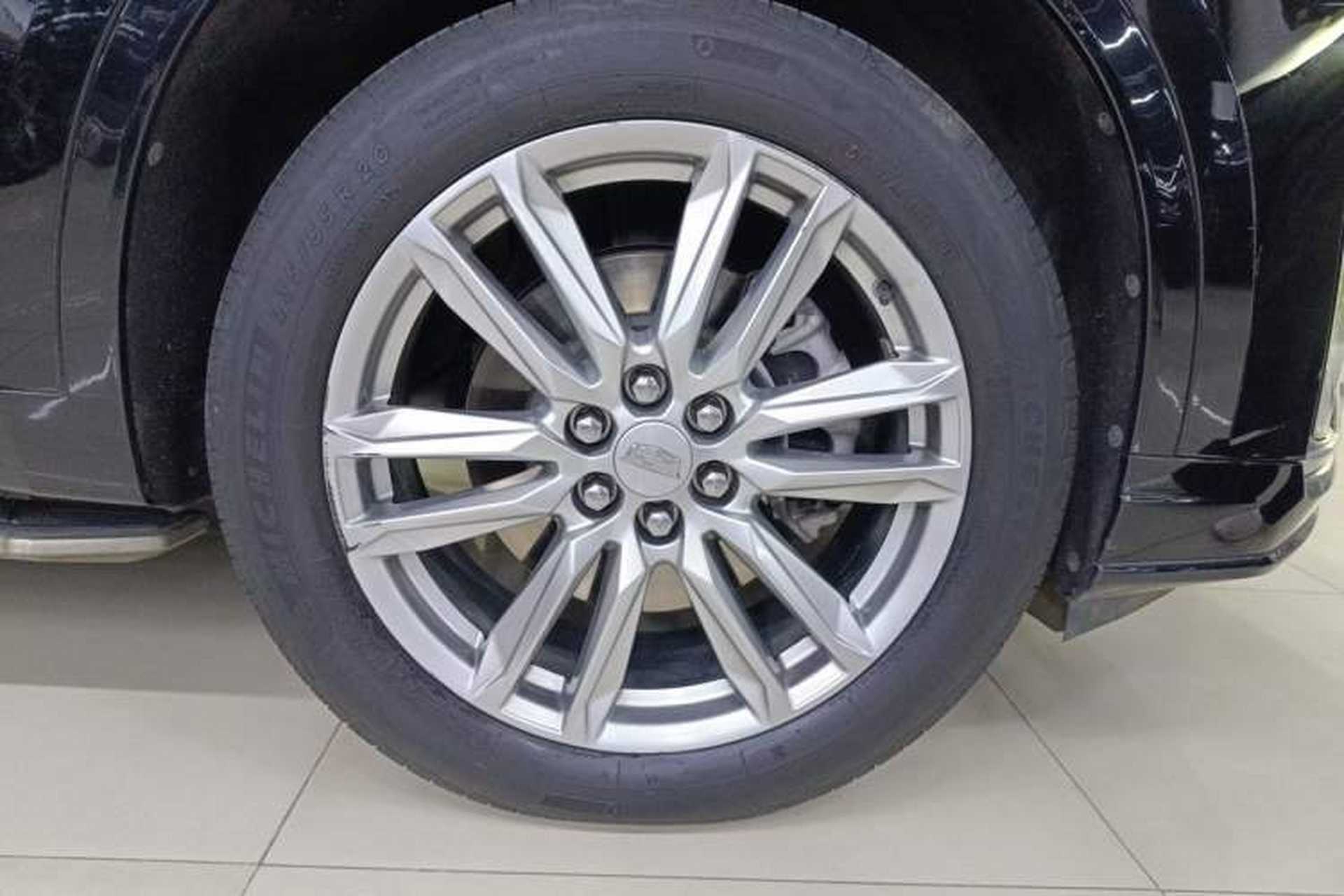 Used Cadillac XT6 2021 2.0T Six-Seater Four-Wheel-Drive Luxury Version Right Front Wheel Hub