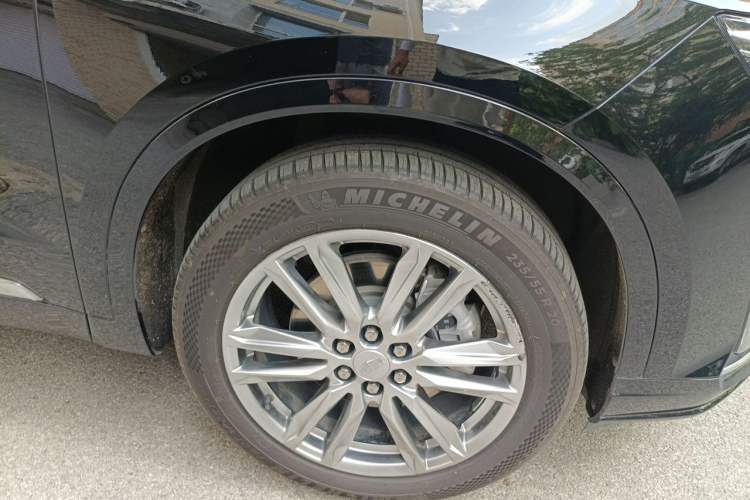 Used Cadillac XT6 2021 2.0T Six-Seater Four-Wheel-Drive Luxury Version Right Front Wheel Hub