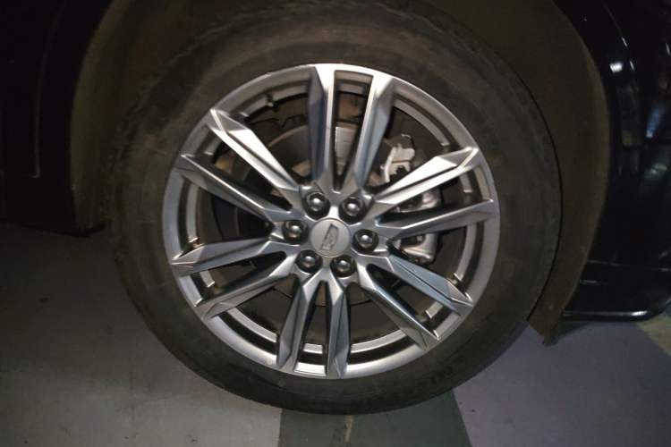 Used Cadillac XT6 2021 2.0T 7-Seater Four-Wheel Drive Luxury Version Right Front Wheel Hub