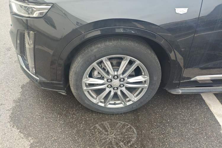 Used Cadillac XT6 2021 2.0T 7-Seater Two-Wheel-Drive Luxury Version Right Front Wheel Hub
