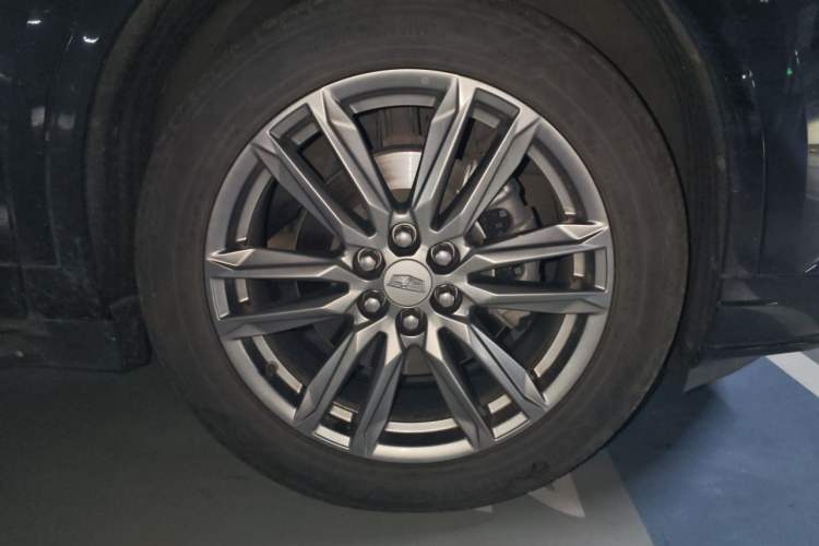 Used Cadillac XT6 2021 2.0T 6-Seater Two-Wheel Drive Luxury Version Right Front Wheel Hub
