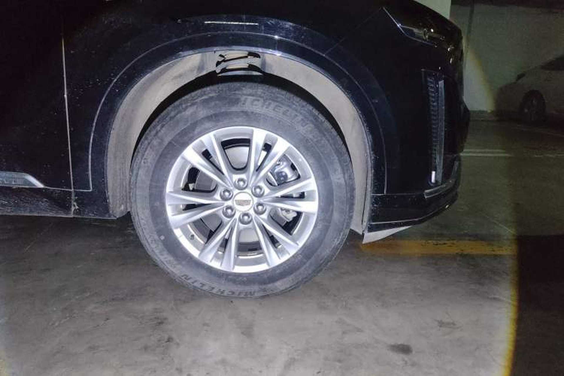 Used Cadillac XT6 2021 2.0T Seven-Seater Four-Wheel Drive Luxury Version Right Front Wheel Hub