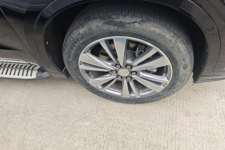 Used Cadillac XT6 2021 28T Six-Seater Four-Wheel-Drive Luxury Version Right Front Wheel Hub