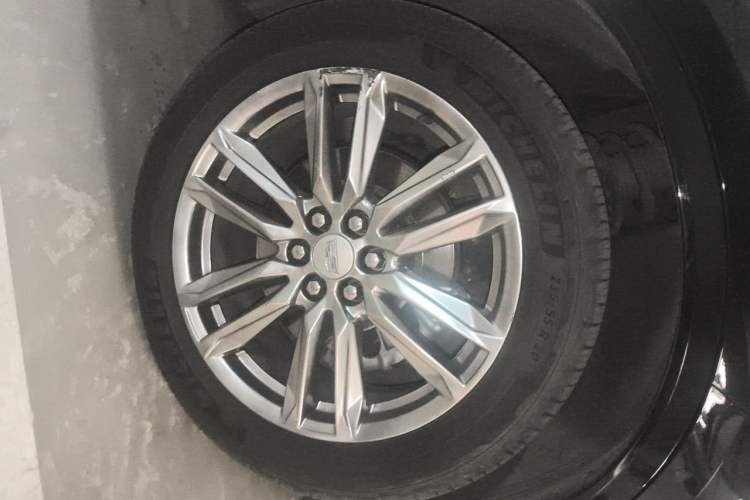 Used Cadillac XT6 2021 28T 7-Seater Four-Wheel Drive Luxury Version Right Front Wheel Hub