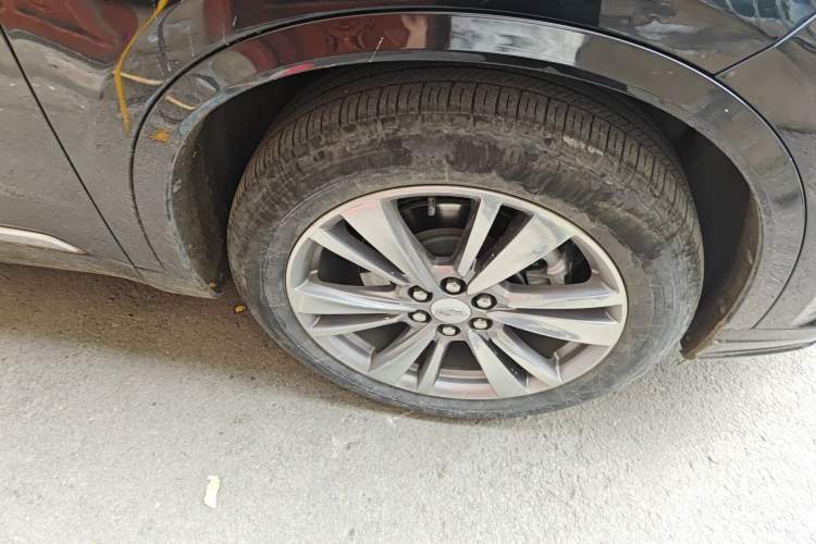 Used Cadillac XT6 2021 28T Six-Seater Four-Wheel-Drive Luxury Version Right Front Wheel Hub