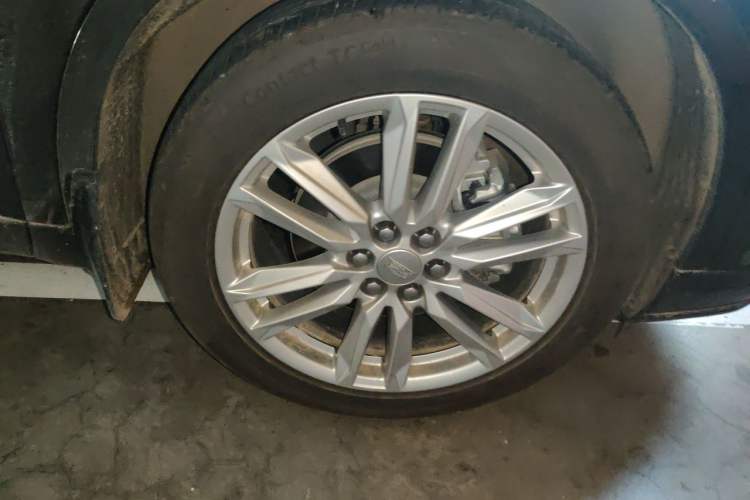 Used Cadillac XT6 2021 28T Six-Seater Four-Wheel-Drive Luxury Version Right Front Wheel Hub