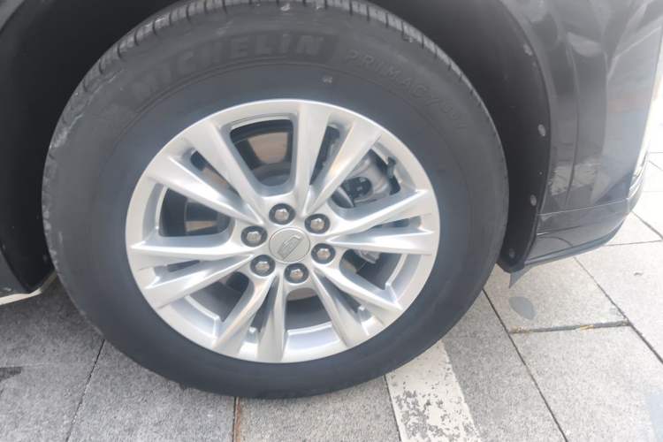 Used Cadillac XT6 2021 28T Six-Seater Four-Wheel-Drive Fashion Edition Right Front Wheel Hub