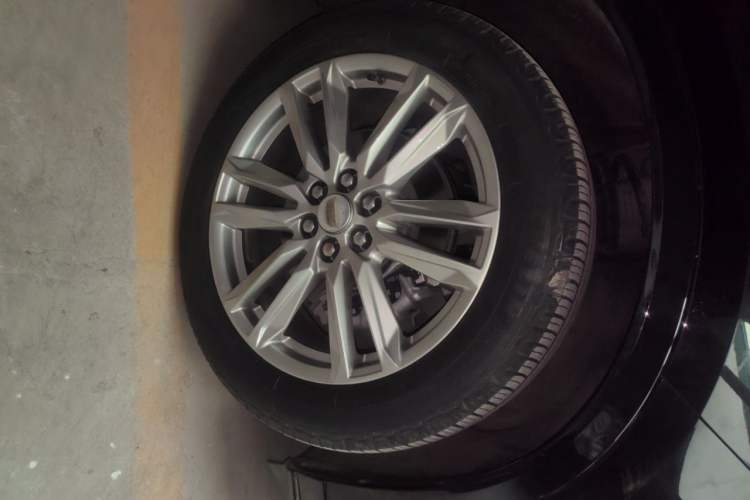 Used Cadillac XT6 2021 2.0T Six-Seater Four-Wheel-Drive Luxury Version Right Front Wheel Hub