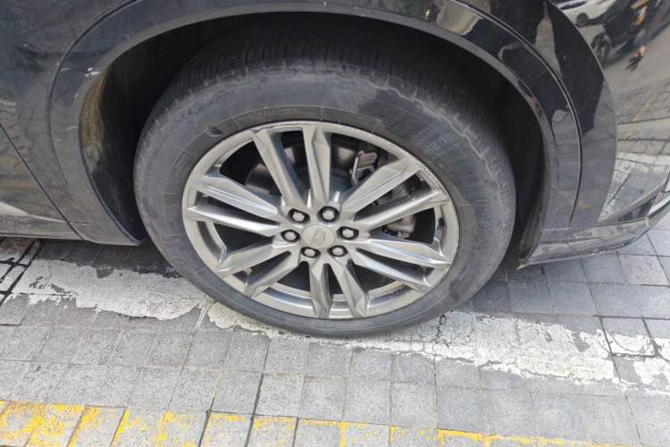 Used Cadillac XT6 2021 2.0T Six-Seater Four-Wheel-Drive Luxury Version Right Front Wheel Hub