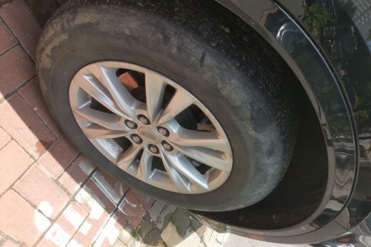 Used Cadillac XT6 2021 2.0T Seven-Seater Four-Wheel Drive Luxury Version Right Front Wheel Hub