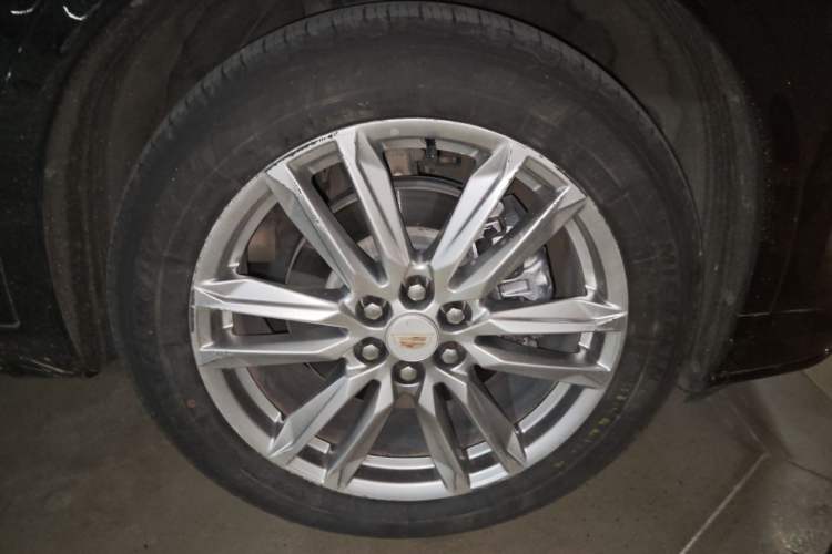 Used Cadillac XT6 2021 2.0T 6-Seater Two-Wheel Drive Luxury Version Right Front Wheel Hub