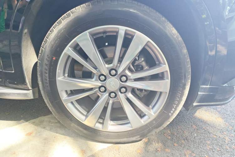 Used Cadillac XT6 2021 28T Six-Seater Four-Wheel-Drive Luxury Version Right Front Wheel Hub