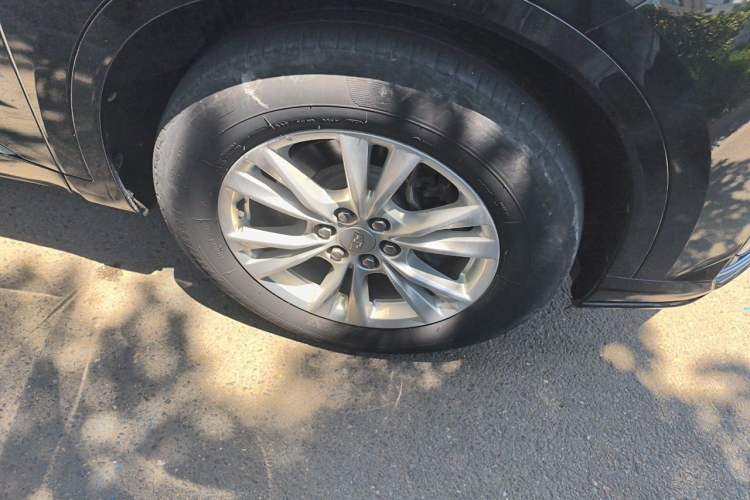 Used Cadillac XT6 2021 2.0T Six-Seater Four-Wheel-Drive Luxury Version Right Front Wheel Hub