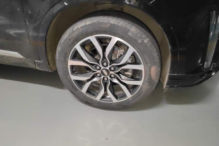 Used Cadillac XT6 2021 Revised Version 2.0T 6-Seater Four-Wheel Drive Premium Edition Right Front Wheel Hub