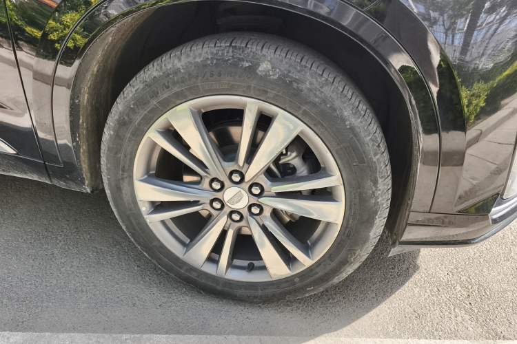 Used Cadillac XT6 2021 28T Six-Seater Luxury Version Right Front Wheel Hub