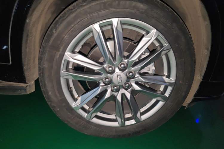 Used Cadillac XT6 2021 28T Six-Seater Four-Wheel-Drive Luxury Version Right Front Wheel Hub