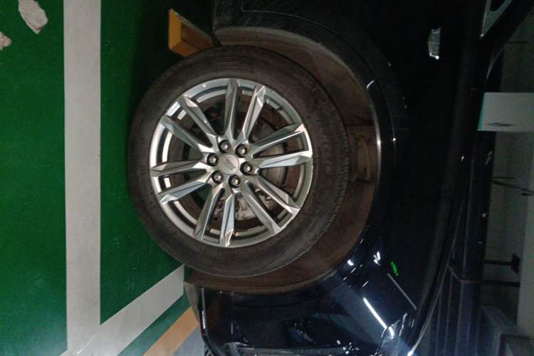 Used Cadillac XT6 2021 2.0T Six-Seater Four-Wheel-Drive Luxury Version Right Front Wheel Hub