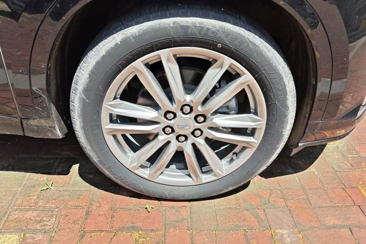 Used Cadillac XT6 2021 28T Six-Seater Luxury Version Right Front Wheel Hub