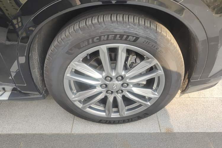 Used Cadillac XT6 2021 2.0T 6-Seater Two-Wheel Drive Luxury Version Right Front Wheel Hub