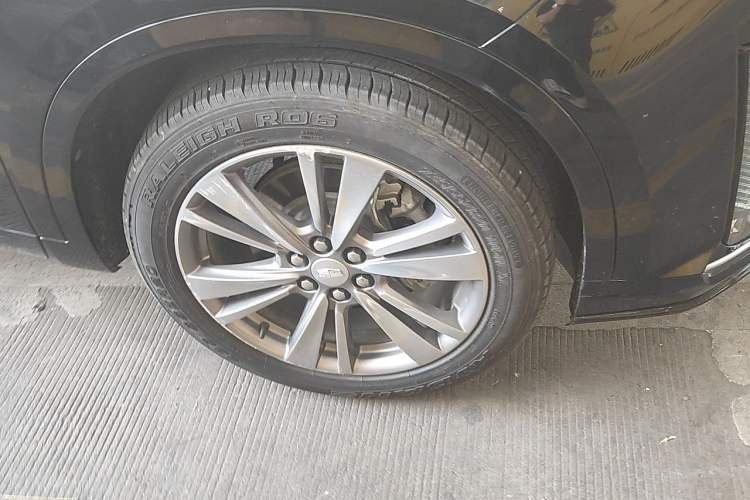 Used Cadillac XT6 2021 28T Six-Seater Four-Wheel-Drive Luxury Version Right Front Wheel Hub