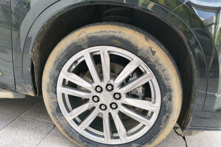Used Cadillac XT6 2021 2.0T 6-Seater Two-Wheel Drive Luxury Version Right Front Wheel Hub