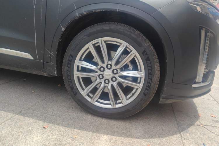 Used Cadillac XT6 2021 28T Six-Seater Luxury Version Right Front Wheel Hub