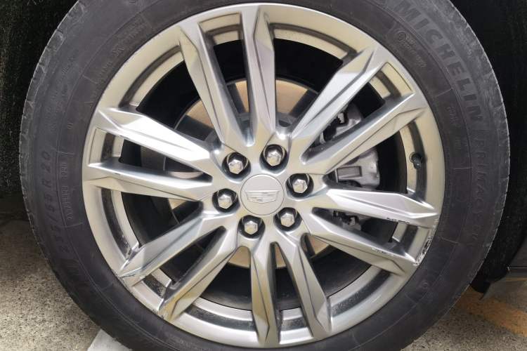 Used Cadillac XT6 2021 2.0T 7-Seater Four-Wheel Drive Luxury Version Right Front Wheel Hub