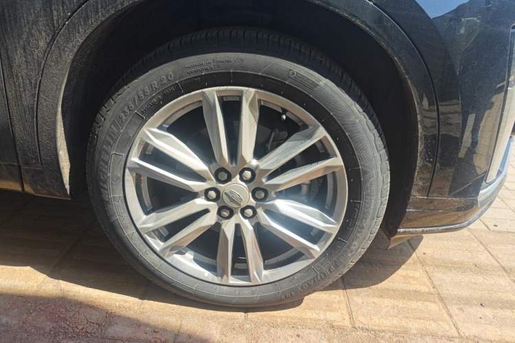 Used Cadillac XT6 2021 28T Six-Seater Four-Wheel-Drive Luxury Version Right Front Wheel Hub