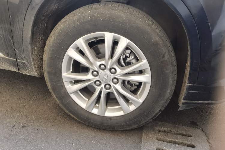 Used Cadillac XT6 2021 2.0T Six-Seater Four-Wheel-Drive Luxury Version Right Front Wheel Hub