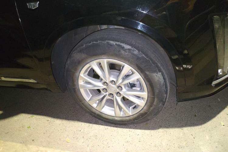 Used Cadillac XT6 2021 2.0T Seven-Seater Four-Wheel Drive Luxury Version Right Front Wheel Hub