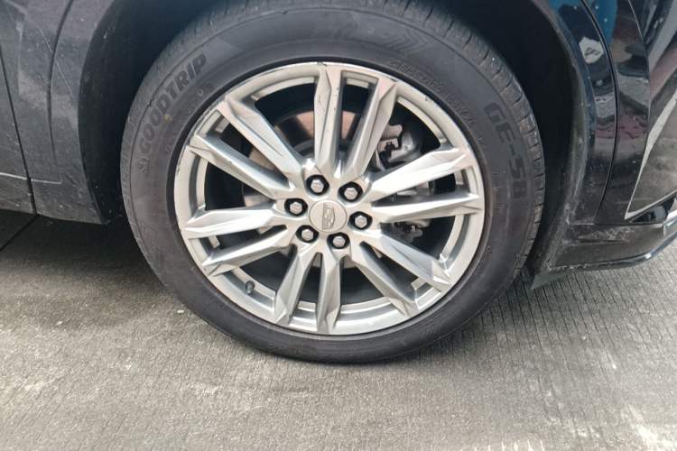 Used Cadillac XT6 2021 2.0T 7-Seater Two-Wheel-Drive Luxury Version Right Front Wheel Hub