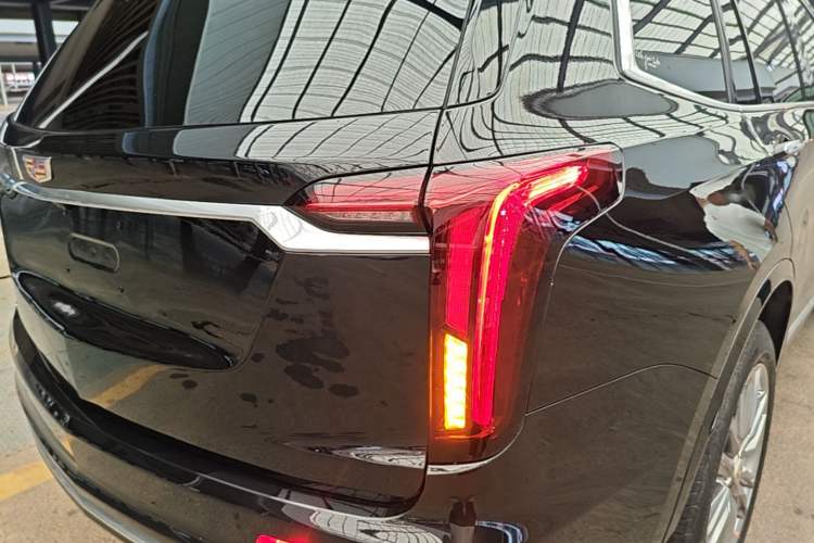 Used Cadillac XT6 2021 2.0T 7-Seater Four-Wheel Drive Luxury Version Right Rear Taillight