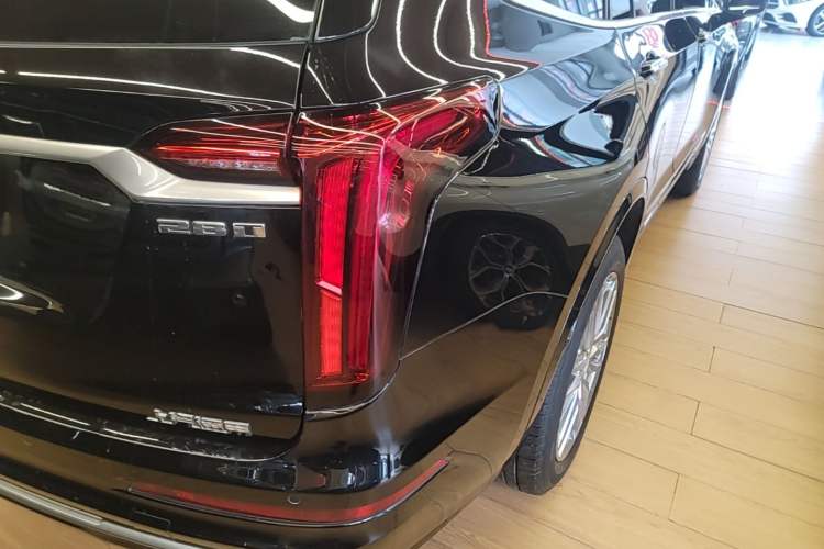 Used Cadillac XT6 2021 2.0T Six-Seater Four-Wheel-Drive Luxury Version Right Rear Taillight