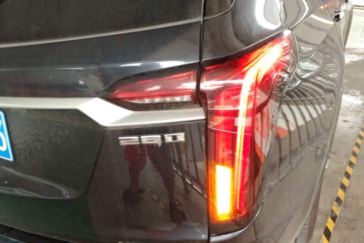 Used Cadillac XT6 2021 28T Six-Seater Four-Wheel-Drive Luxury Version Right Rear Taillight