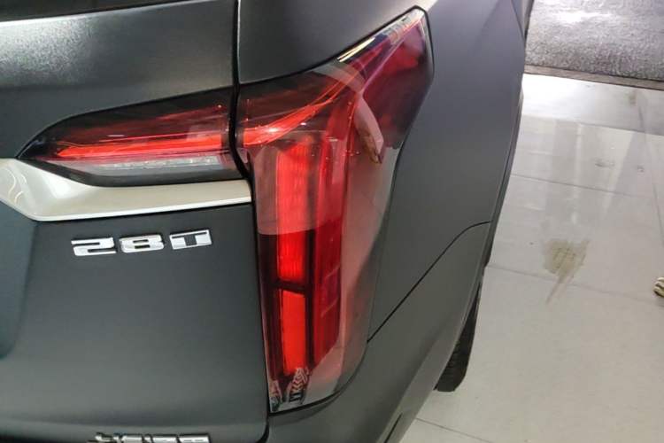Used Cadillac XT6 2021 2.0T 6-Seater Two-Wheel Drive Luxury Version Right Rear Taillight
