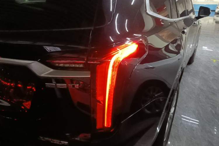 Used Cadillac XT6 2021 2.0T Seven-Seater Four-Wheel Drive Luxury Version Right Rear Taillight