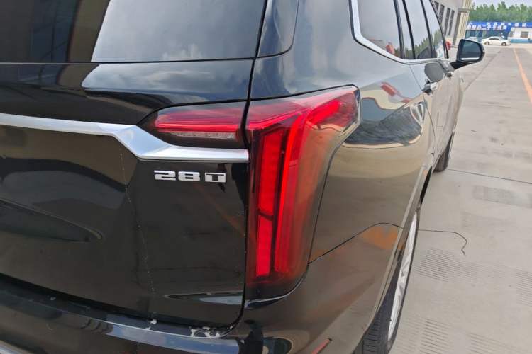 Used Cadillac XT6 2021 2.0T 6-Seater Two-Wheel Drive Luxury Version Right Rear Taillight