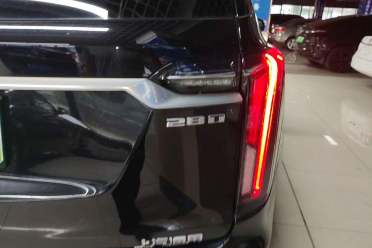 Used Cadillac XT6 2021 2.0T Six-Seater Four-Wheel-Drive Prestige Version Right Rear Taillight