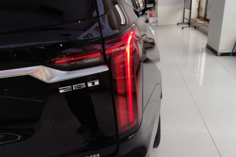 Used Cadillac XT6 2021 28T Six-Seater Four-Wheel-Drive Luxury Version Right Rear Taillight