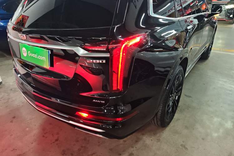 Used Cadillac XT6 2021 28T Six-Seater Four-Wheel-Drive Luxury Version Right Rear Taillight